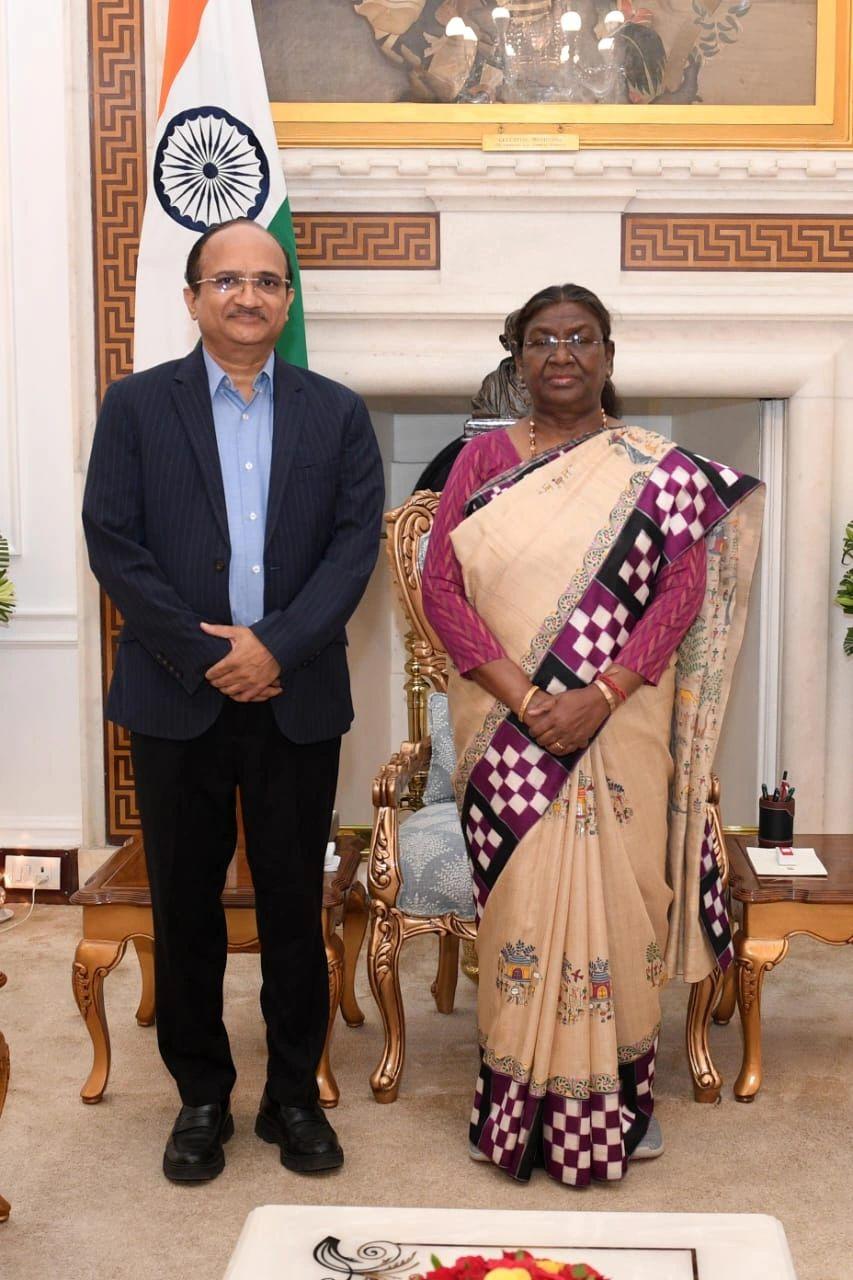Hon’ble President of India Smt Droupadi Murmu - 15th President of Republic of India in Rashtrapati Bhawan with Prof. V. Ramgopal Rao, Vice-Chancellor, BITS Pilani on 21-05-2024