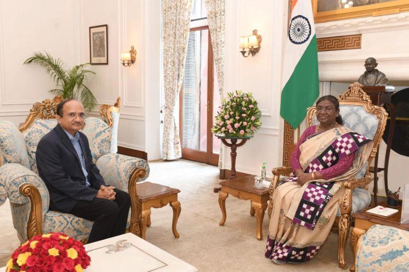 Hon’ble President of India Smt Droupadi Murmu - 15th President of Republic of India in Rashtrapati Bhawan with Prof. V. Ramgopal Rao, Vice-Chancellor, BITS Pilani on 21-05-2024